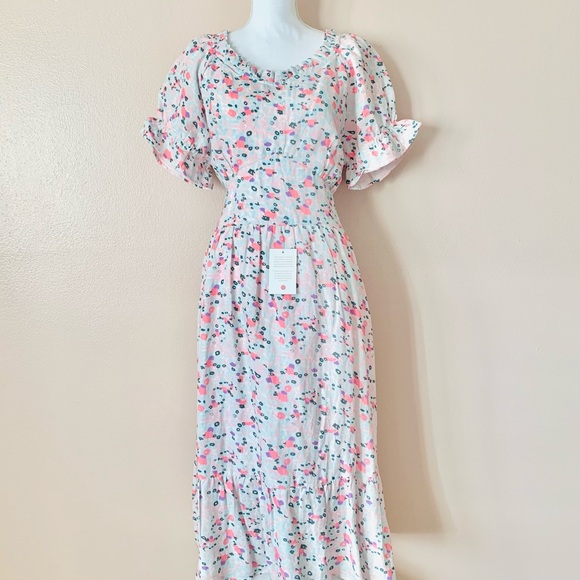 Ivy City Co Dresses & Skirts - Ivy City Co Pink abstract floral print short puff sleeve dress.